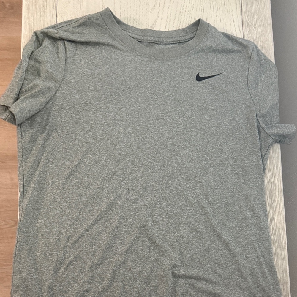 Nike Womens Heather Gray Short Sleeve Dri fit Tee